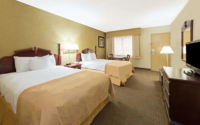 Clarion Hotel & Suites