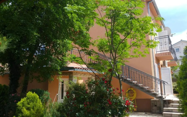 Apartments Eden