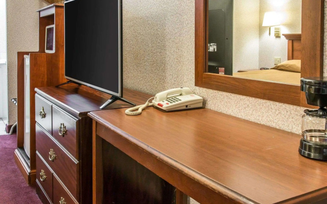 Rodeway Inn Madison Heights - Detroit