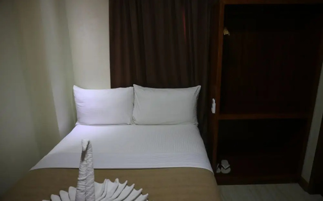 Candice Lucy Hotel Caticlan