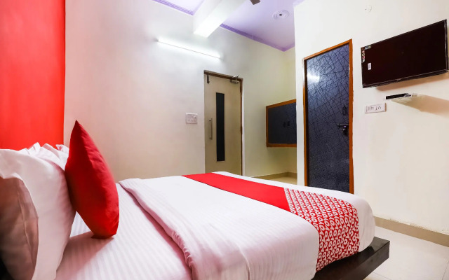 OYO 37728 Raghav Residency