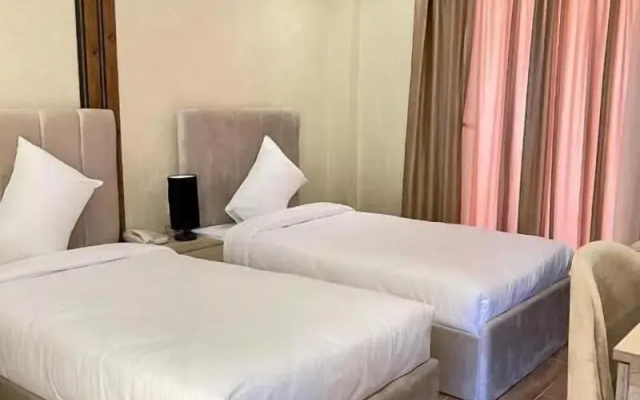 Cleopatra Tower Pyramids Hotel