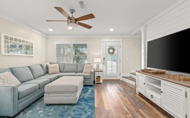 Newly Renovated! 140 Feet To White Sandy Beaches! Pool! Grill!