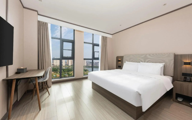 HanTing Hotel (Huangshi Yangxin High-Speed Railway Station)