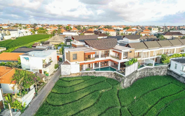 5-br Beach Villa in Canggu Overlooking Rice Fields
