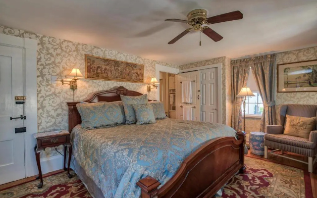 Holiday Guest House Bed & Breakfast