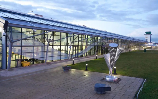 Airport Reach