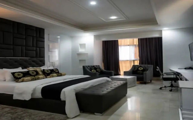 Caesar's Luxury Hotel	