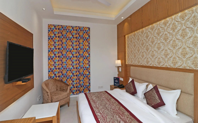 Capital O 10824 Hotel Star Suites