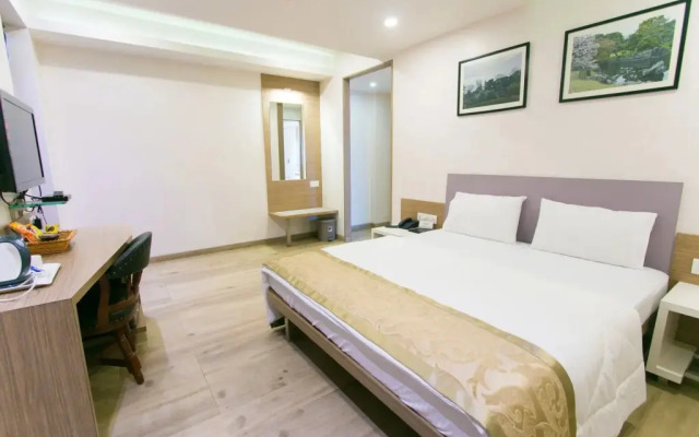 Seasons Hotel