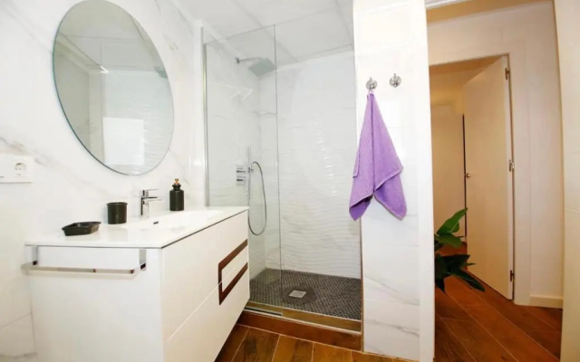 Amazing 3bd apt. Beach and center + parking