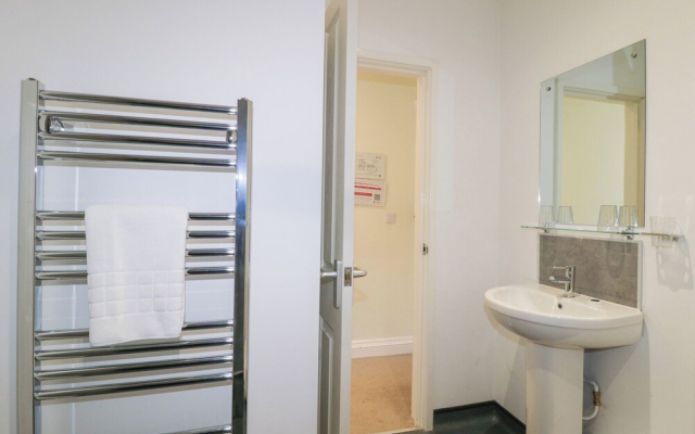 Harcombe House Rooms - First Floor Twin