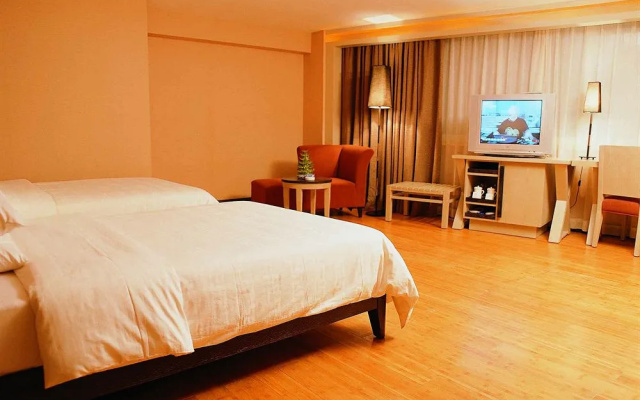 IT World Hotel