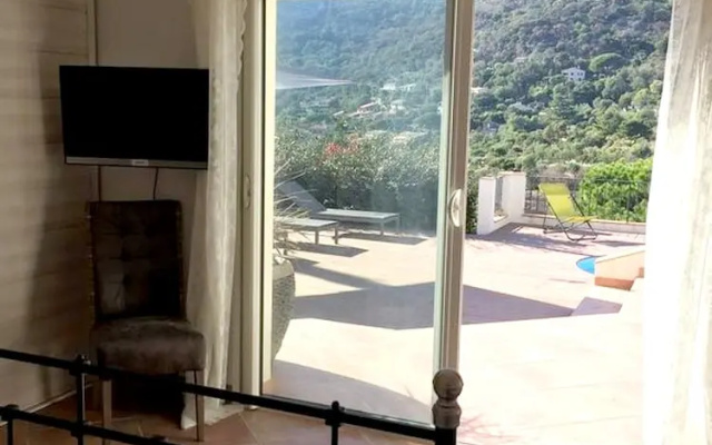 Villa With 5 Bedrooms in Rayol-canadel-sur-mer, With Wonderful Mountai