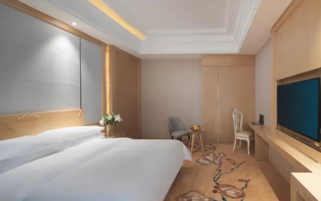 Vienna Hotel (Qiandeng Old Town, Kunshan)