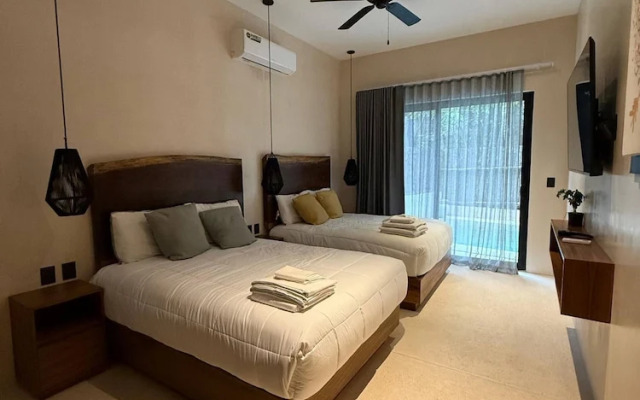 Great 3 Bedroom Apartment and Private Pool!