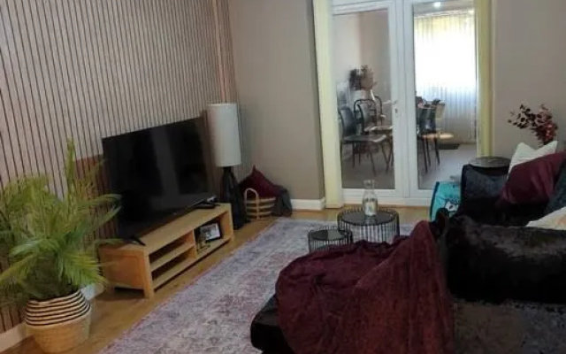 3 Bedroom House By Passionfruitproperties Near Coventry & Warwickshire Hospital With Free Wi-fi, driveway & Garden, DSC