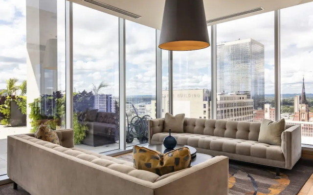 Louisville's Triple Crown Condo by Cozysuites