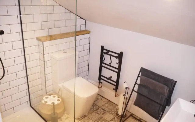 3 Floors Loft 2mins to Train Patio Parking