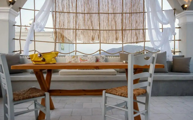 Central Oia Hostel