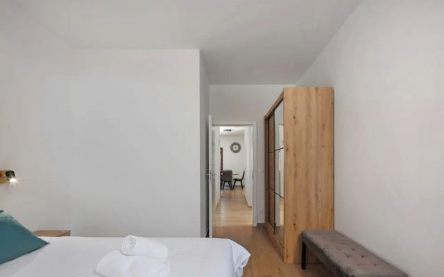 Seafront Apartment Nana