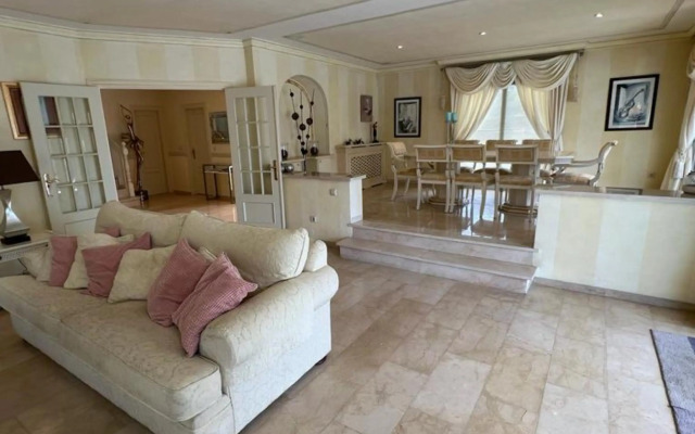 Beautiful villa 30 meters from the beach fantastic sea views