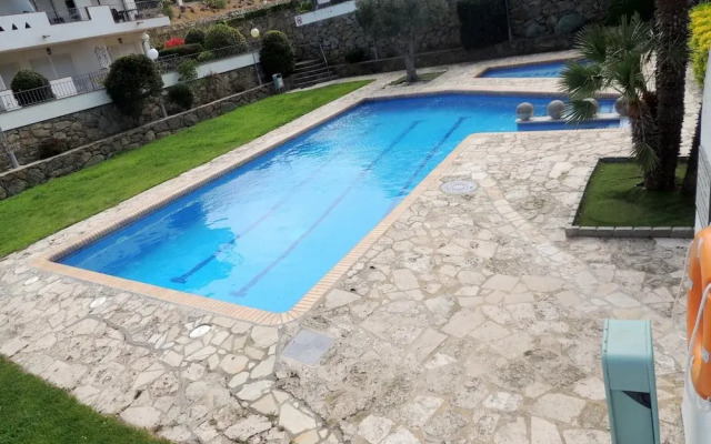 Apartment Near Roses Beach With Pool
