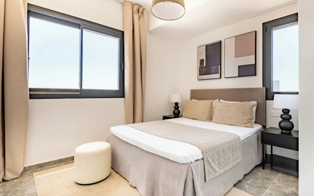 Sanders Evolution 2 - 2 Bedroom Apartment With Private Rooftop and Jacuzzi