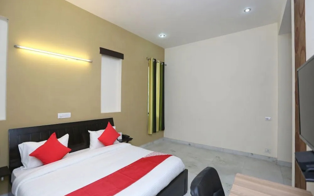 OYO 24323 Lakshmi Residency