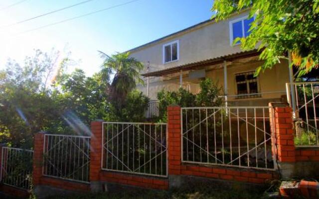 Гостиница Guest house Elovyj Pik в Сочи отзывы, цены и фото номеров - забронировать гостиницу Guest house Elovyj Pik онлайн вид на фасад