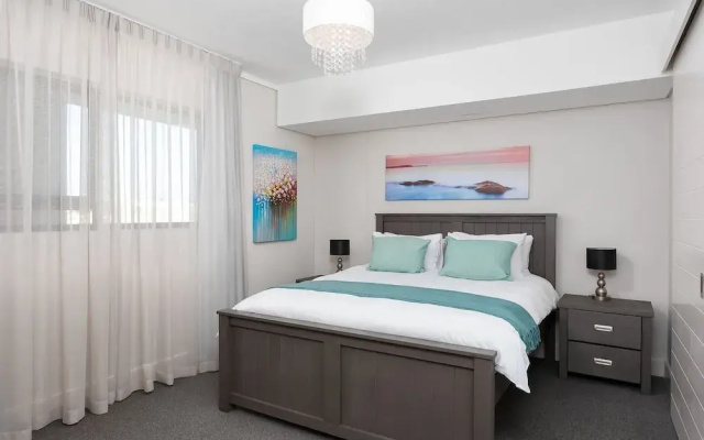 Waters Edge 319