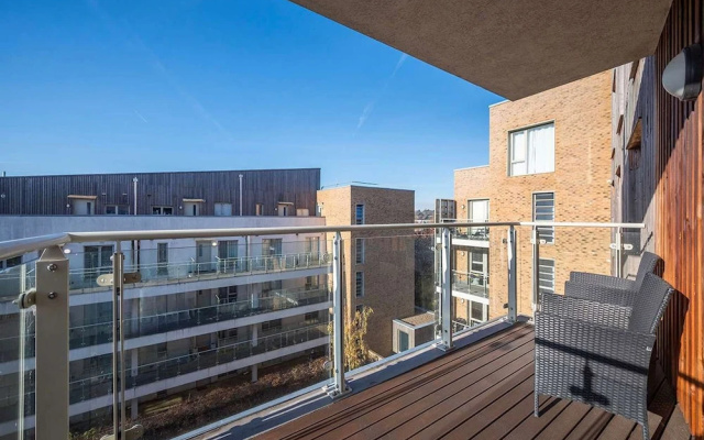Stunning 2BR Flat With Balcony