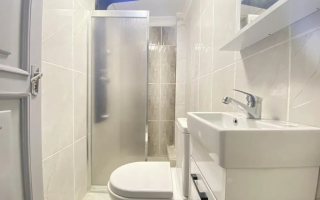 Charming Flat With Balcony in Sinanpasa Besiktas