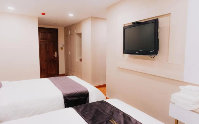 Silent Night Dem Lanh Hotel