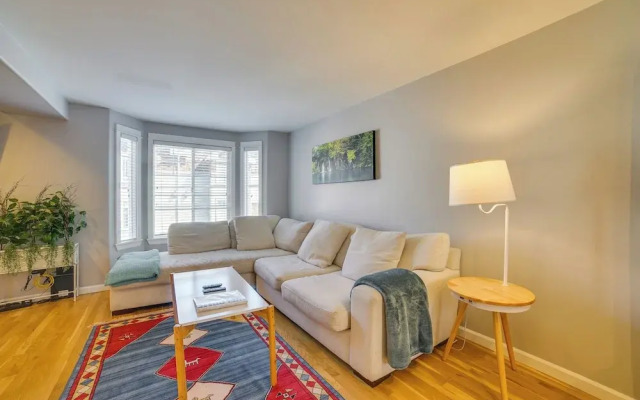 Pet-friendly Seattle Townhome < 1 Mile to Lake!
