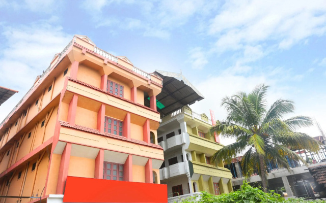 OYO Flagship 45302 Kaveri Tourist Home Guruvayur