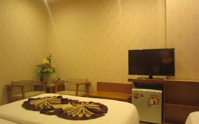 S79 Happy Hotel 2