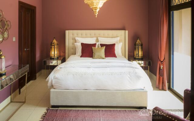 Dream Inn Dubai - Old Town Miska in Dubai, United Arab Emirates from 1928$, photos, reviews - zenhotels.com guestroom