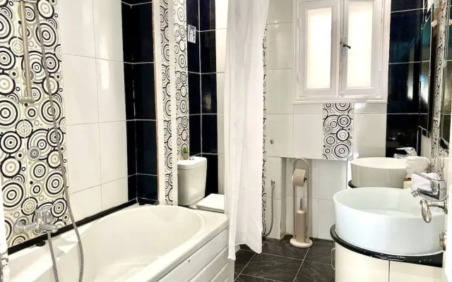 Charming Apartment With Panoramic Views in Historic Carthage
