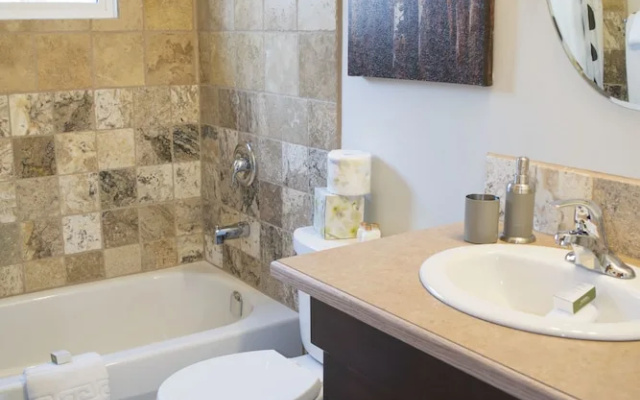 Yamnuska Suites