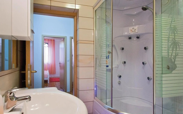 Nice Home in Valtursko Polje With Wifi and 2 Bedrooms