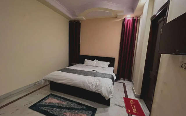 Oyo 703859 Hotel Greeno