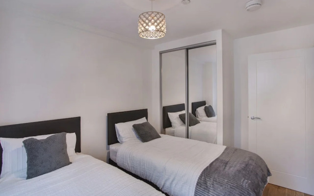 2-bed Apartment, Sleeps 4, Free Parking