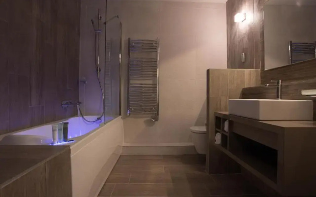 Le Grand Aigle, Friendly Hotel