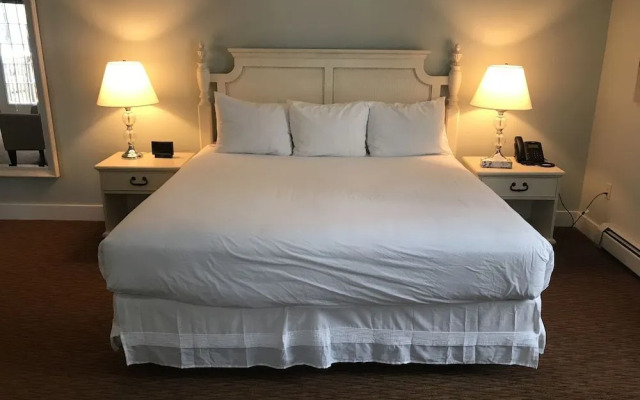 The Admiral's Inn Resort