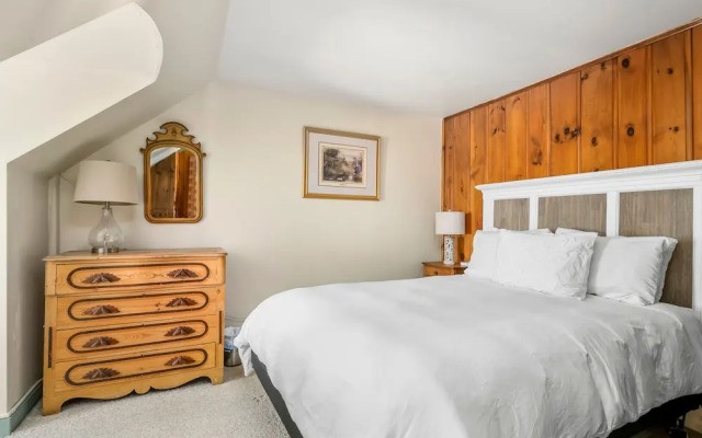 Isaiah Hall Bed & Breakfast Inn
