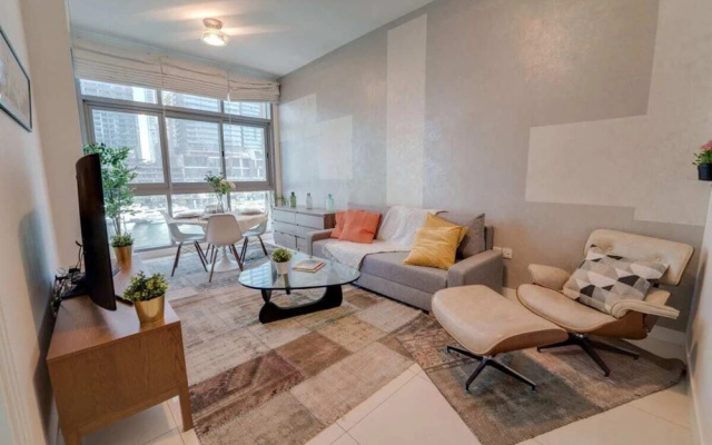 Designer Apartment Beautiful Waterfront View
