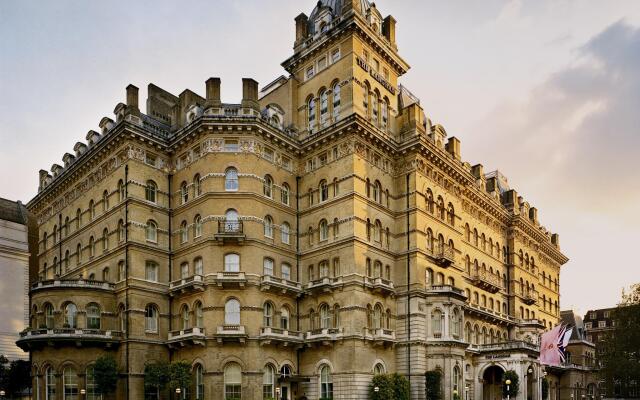 Отель The Langham, London вид на фасад