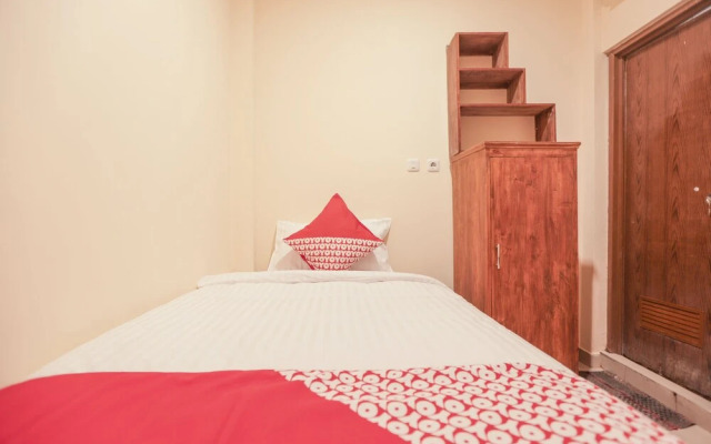 OYO 151 Cherish Residence