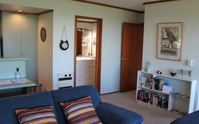 Lake View Garden Apartment